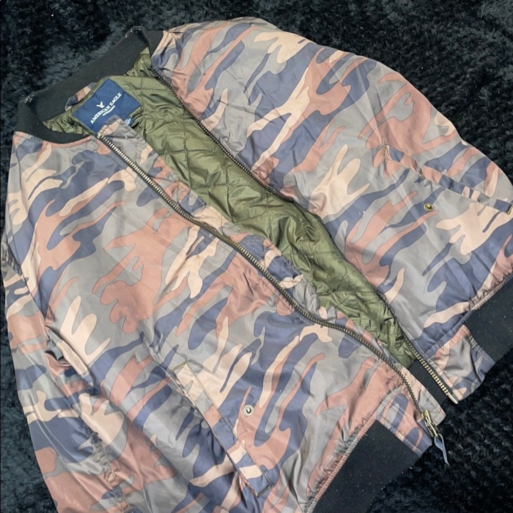 Medium Men’s American Eagle Camo Puffer Jacket